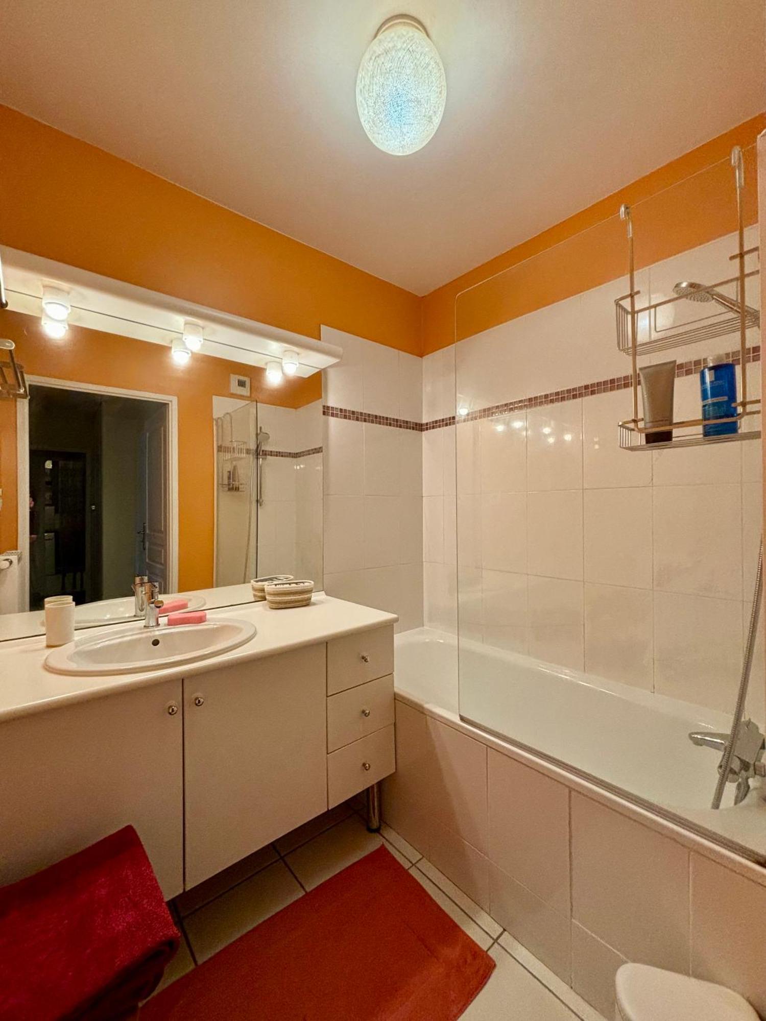 Appartement Proche Centre Parking & Terrasse 贝桑松 外观 照片